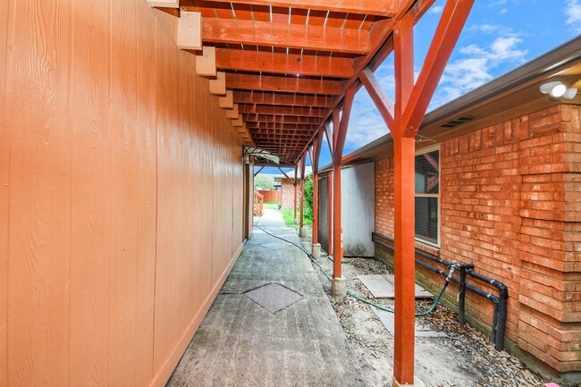 Building Photo - 118 Estate Dr