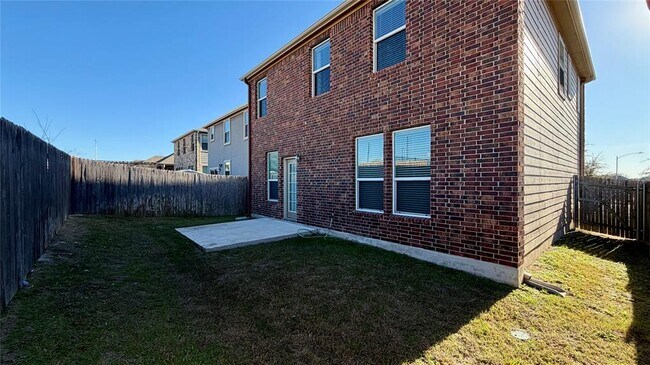 Building Photo - 906 Screech Owl Dr