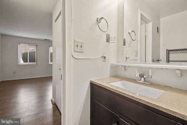 Building Photo - 123 W Conway St