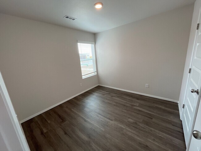 Building Photo - *Pre-leasing* Three Bedroom | Two Bath Hom...