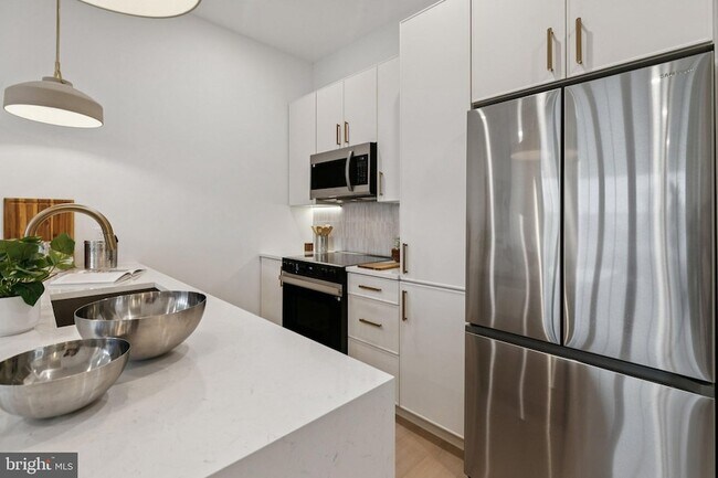 Building Photo - 30 W Allens Ln