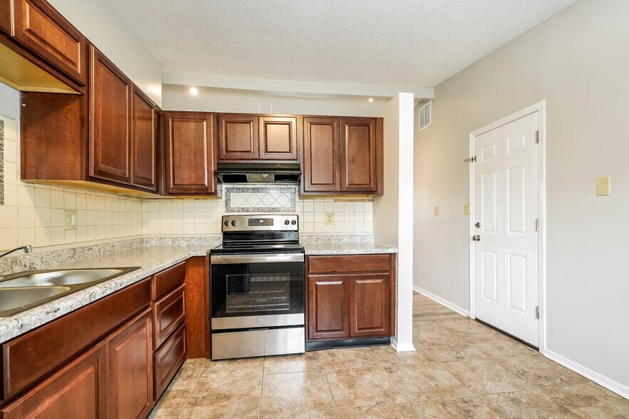Building Photo - 3628 Valley Lake Dr