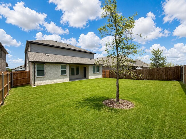 Building Photo - 715 Roanoke Dr