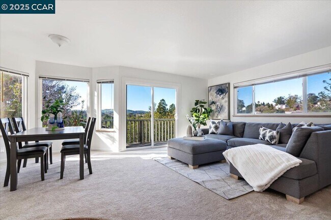 Building Photo - 207 Midway Dr