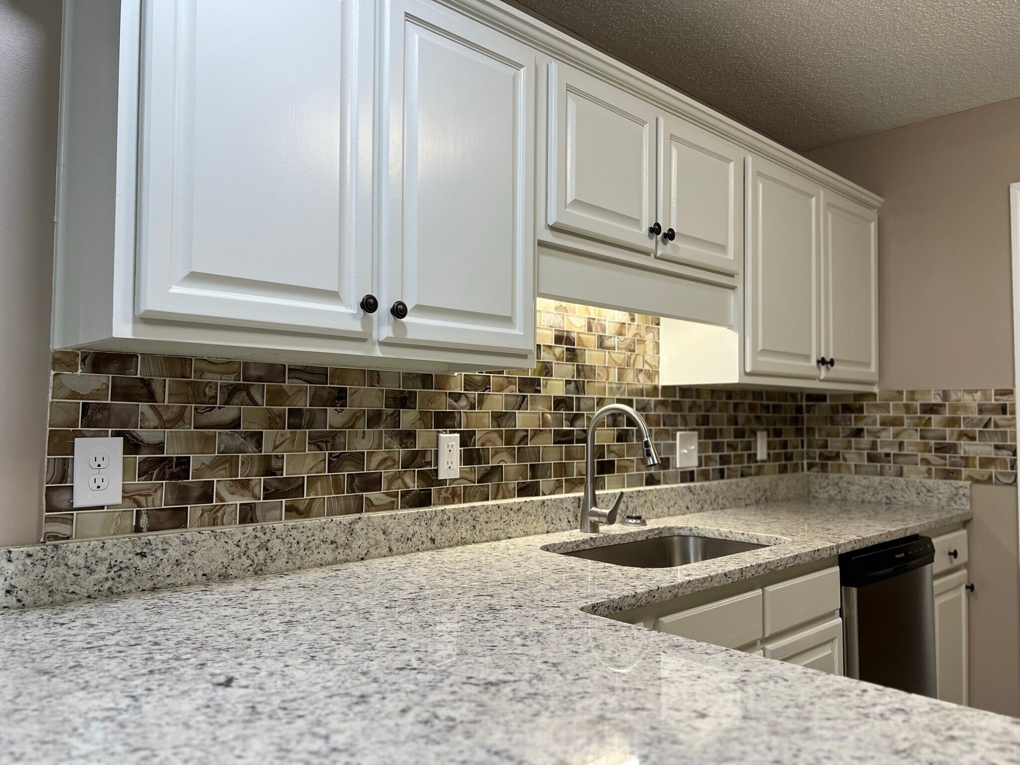 Building Photo - 112 Creekview Trl