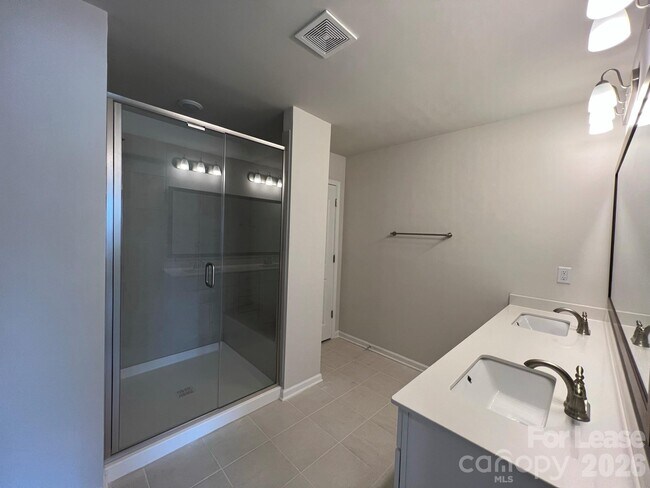 Building Photo - 208 Sagecroft Ln