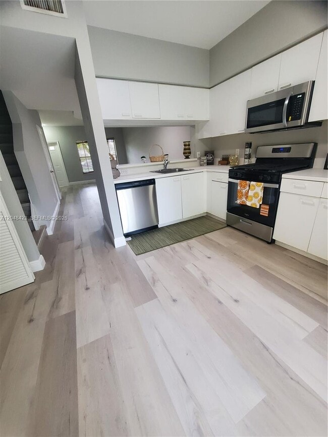 Building Photo - 7858 Dixie Beach Cir