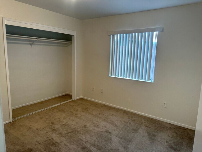 Building Photo - 3+2 In Golden Hills East +Garage!