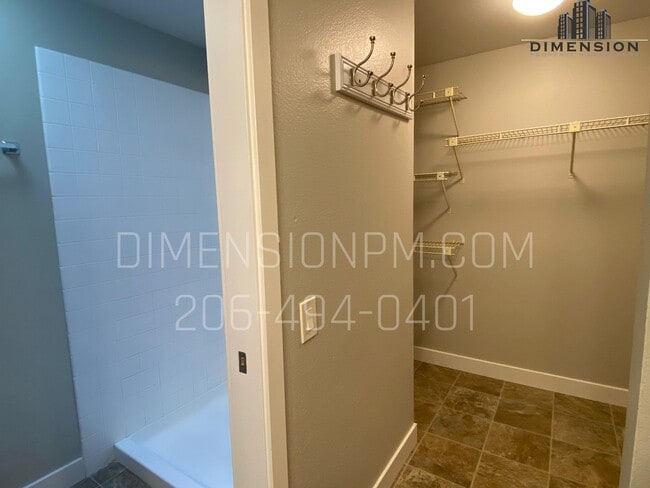 Building Photo - Kent East Hill Rambler