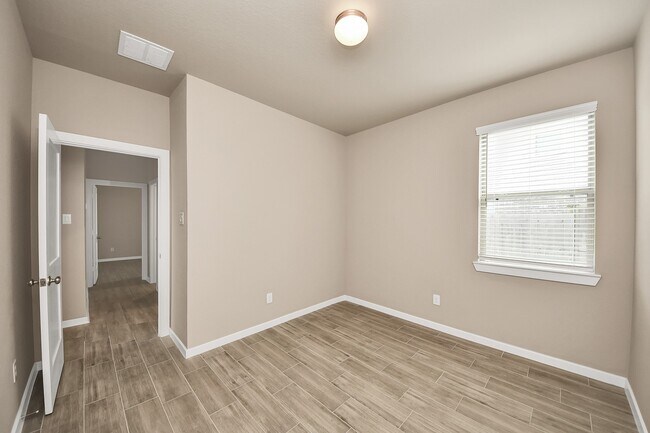 Building Photo - 6030 Rivercane Way