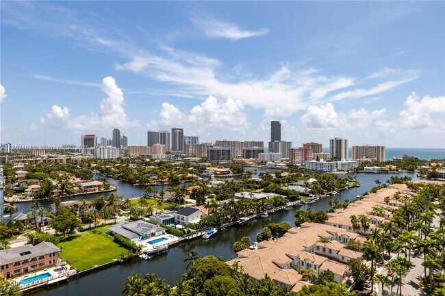 Building Photo - 3640 Yacht Club Dr