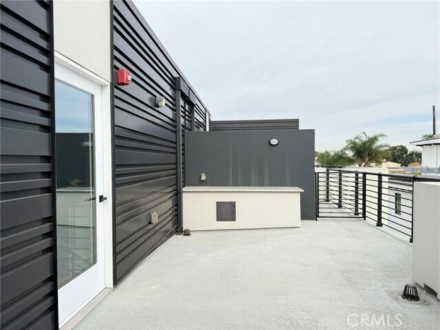 Building Photo - 1729 S Barrington Ave