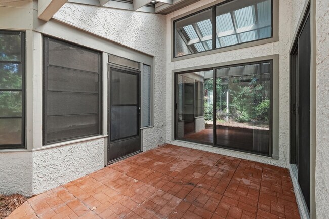 Building Photo - 114 Gleneagles Dr