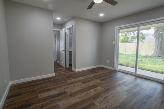 Building Photo - 4131 Lufborough Dr