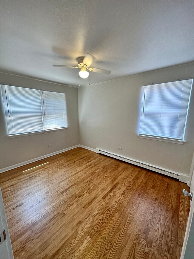 Building Photo - 5640 N Talman Ave