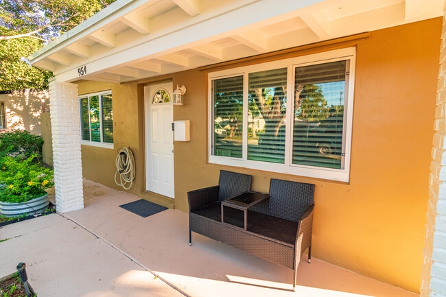 Building Photo - 954 Omar Rd