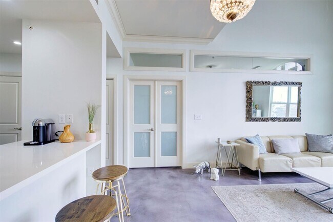 Building Photo - 1010 Rosine St