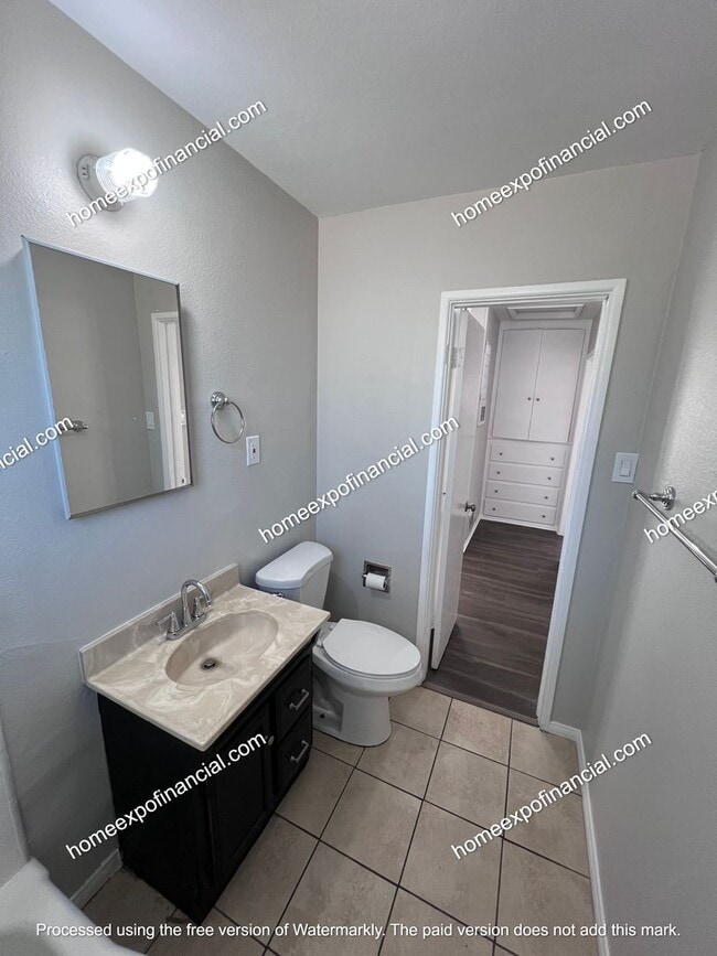 Building Photo - Nice Home For Rent - Duplex with private yard