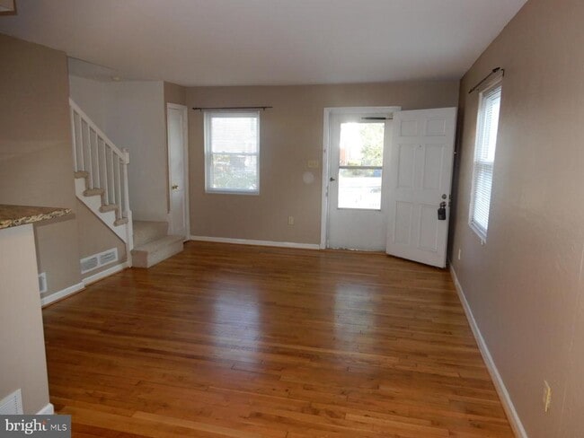 Building Photo - 2227 Arlington Terrace