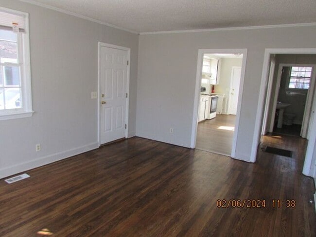 Building Photo - Charming Home in a Convenient Sumter Location!