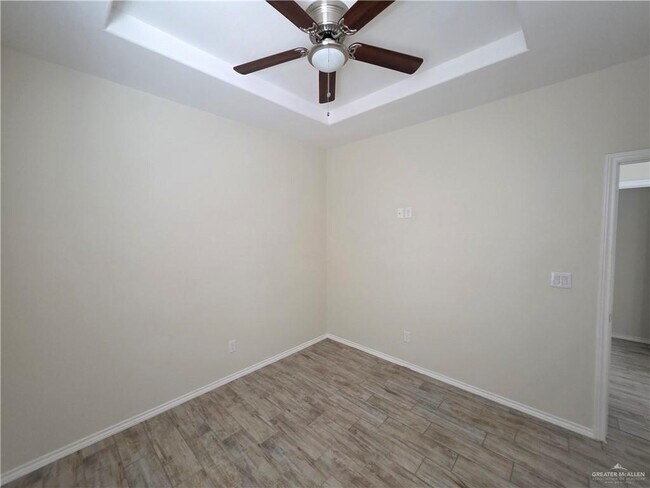 Building Photo - 5005 N Hiawatha Dr