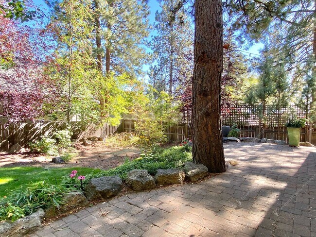 Building Photo - West Hills Gem with Timeless Charm and Modern Comfort