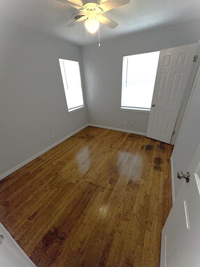 Building Photo - NEW IN MANAGEMENT - AVAILABLE NOW! $100 OFF MOVE IN SPECIAL