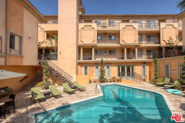 Building Photo - 1000 S Westgate Ave