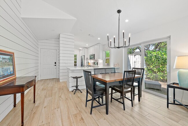 Building Photo - 15 Commodore Pl