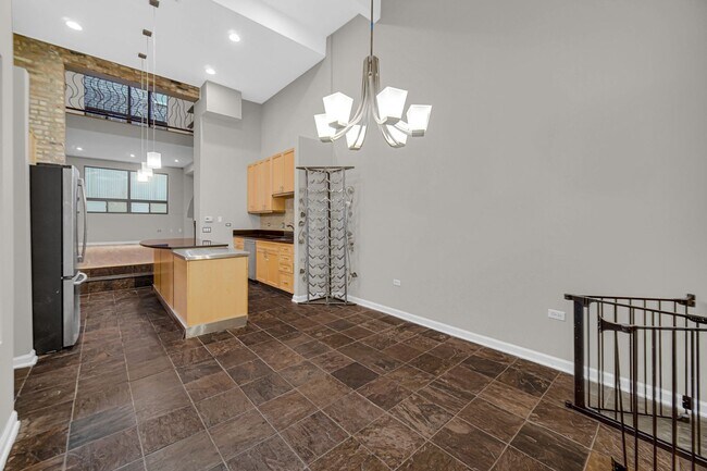 Building Photo - 1424 W Grand Ave