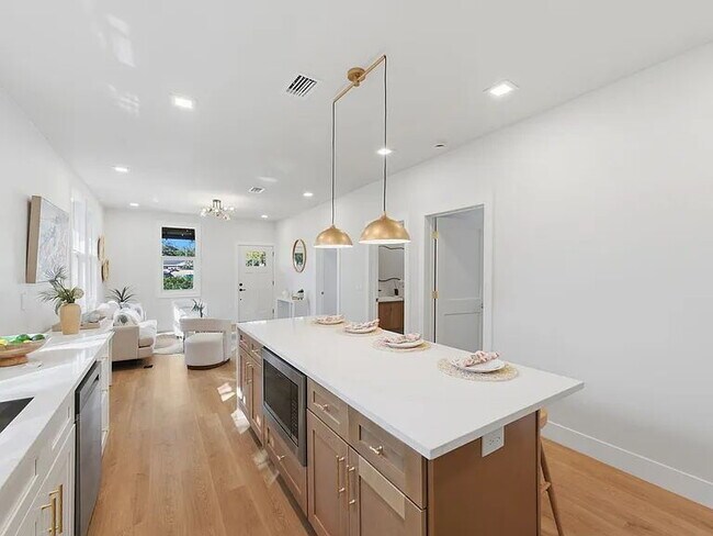 Building Photo - Fully Remodeled Tampa Heights Bungalow | Brand New Luxury Living Near Downtown Tampa!