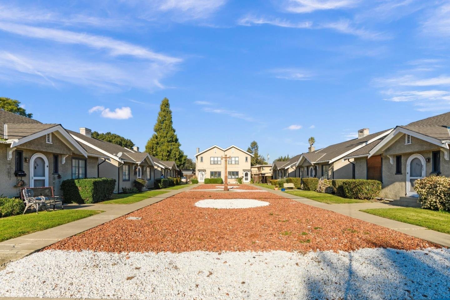 Building Photo - 877 Villa Ave