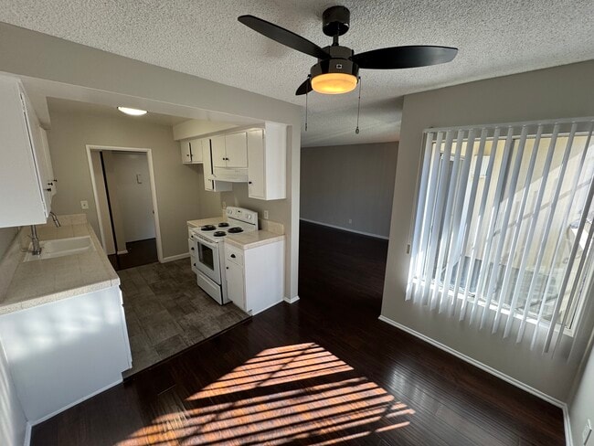 Building Photo - 5118 De Longpre