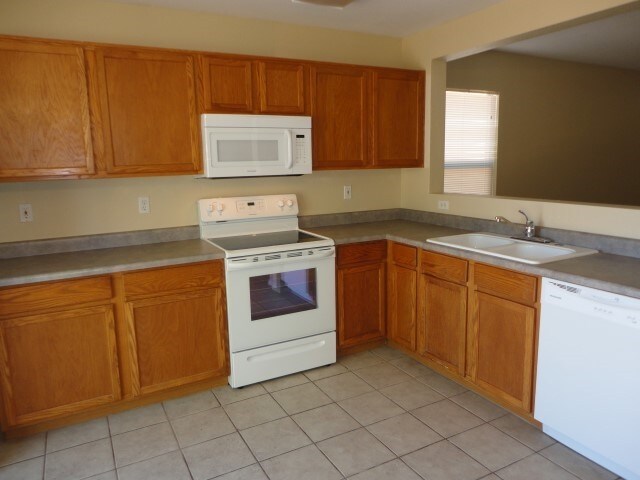 Building Photo - 1030 S Clancy Circle