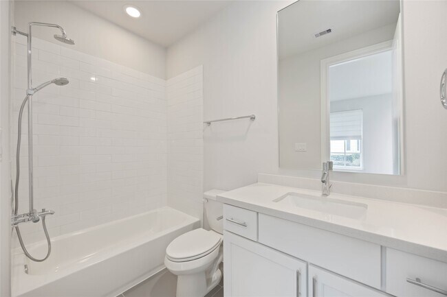 Building Photo - 610 Delmar St