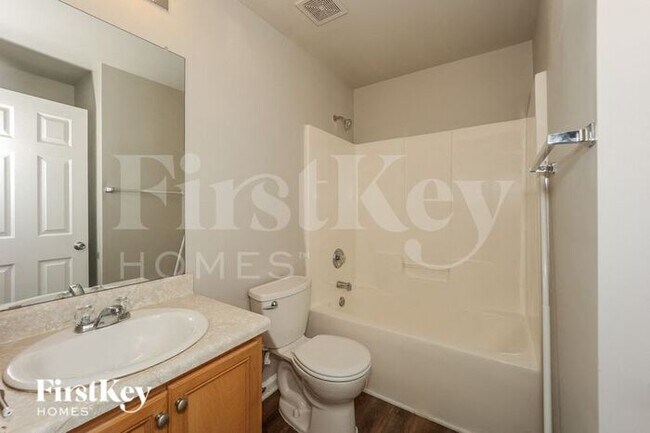 Building Photo - 563 Hartwell Ct