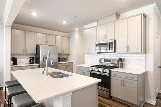 Building Photo - Bright, Spacious 3BR/2.5BA Home – Move-In Ready with Loft & Open Floor Plan