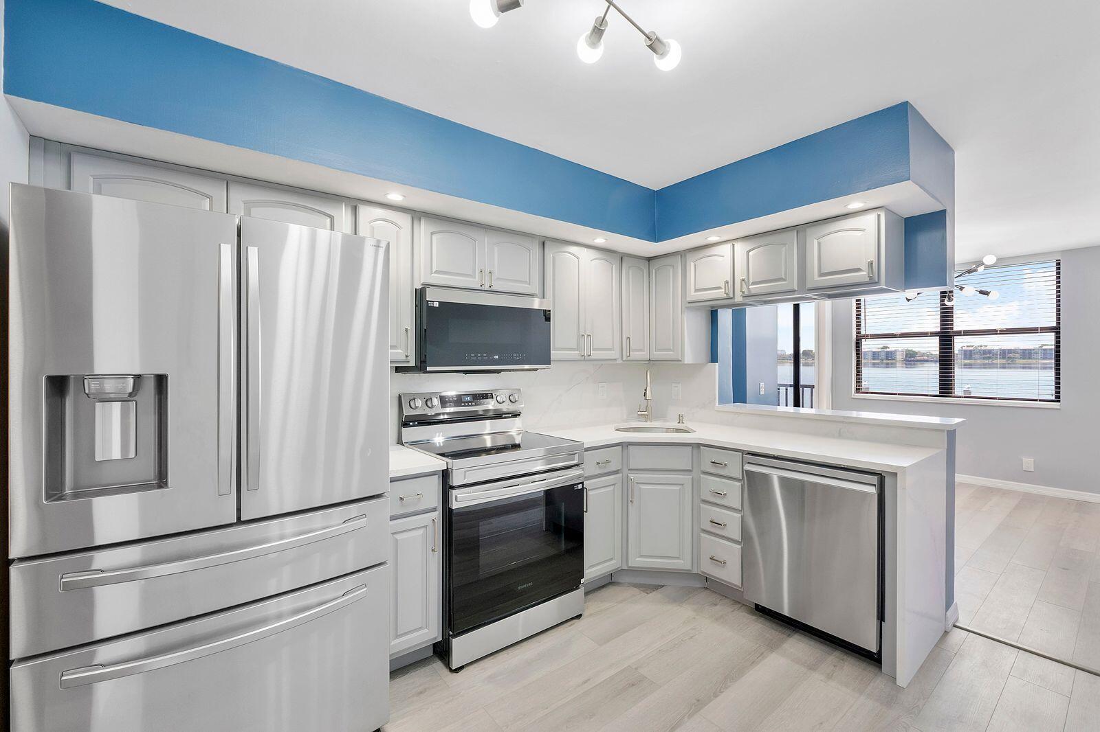 Building Photo - 105 Lake Emerald Dr