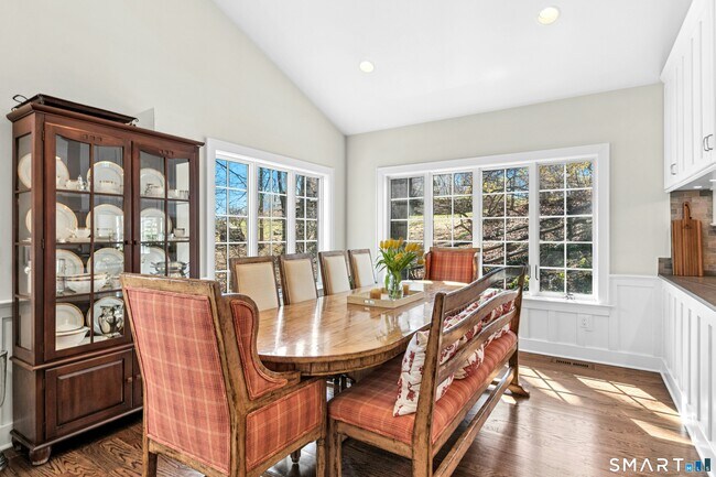 Building Photo - 9 Dancing Bear Rd