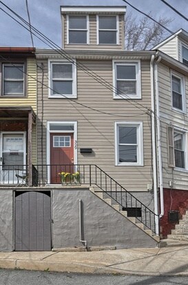 Building Photo - 329 Perry St