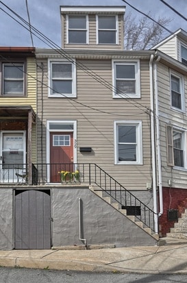 Building Photo - 329 Perry St