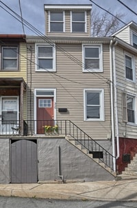 Building Photo - 329 Perry St