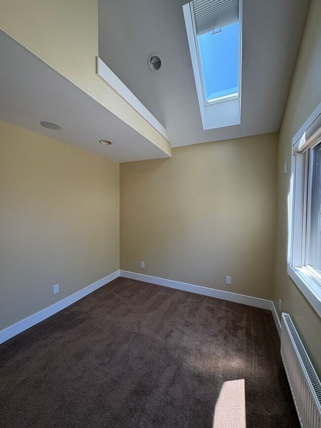 Building Photo - Fabulous Queen Anne Home with LOTS of EXTRAS!