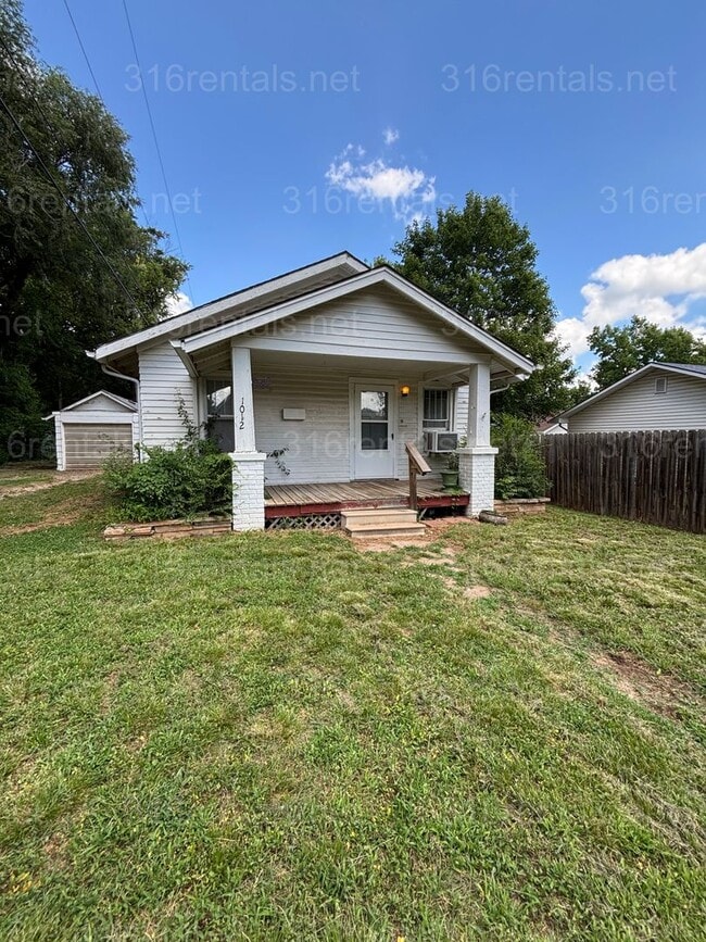 Building Photo - Two bed one bath available NOW!