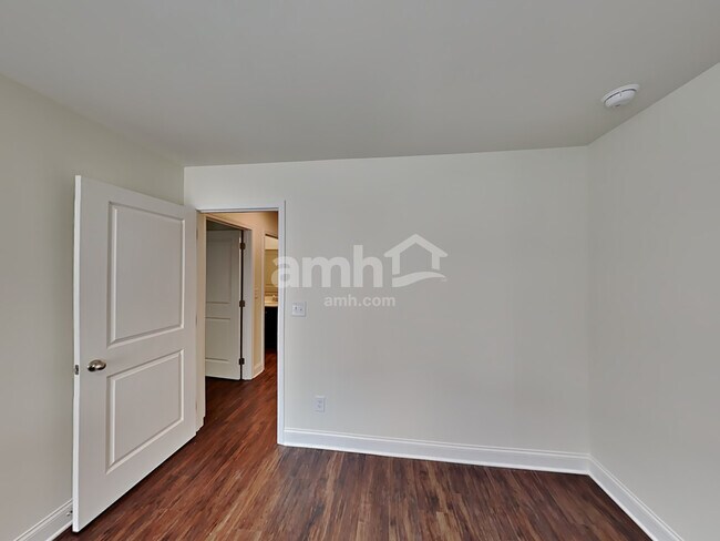 Building Photo - 1943 Windsor Park Ave