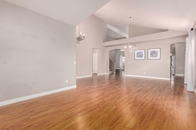 Building Photo - 4 Bedroom 2.5 Bath w/3 Car Garage in Superstition Springs****$1000 off first months rent if rente...