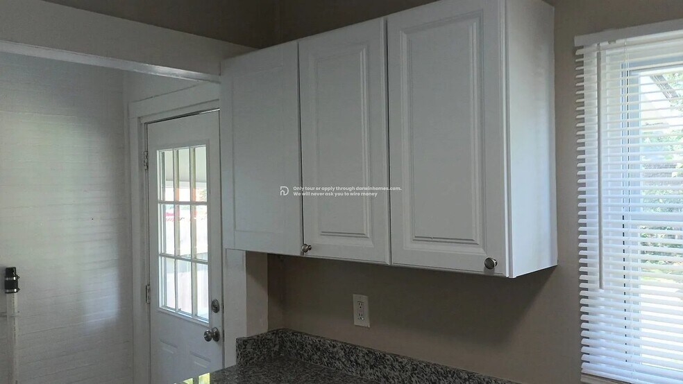 Building Photo - 910 Watt St