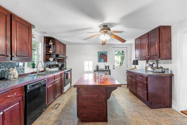 Building Photo - 103 Locust Grove Dr