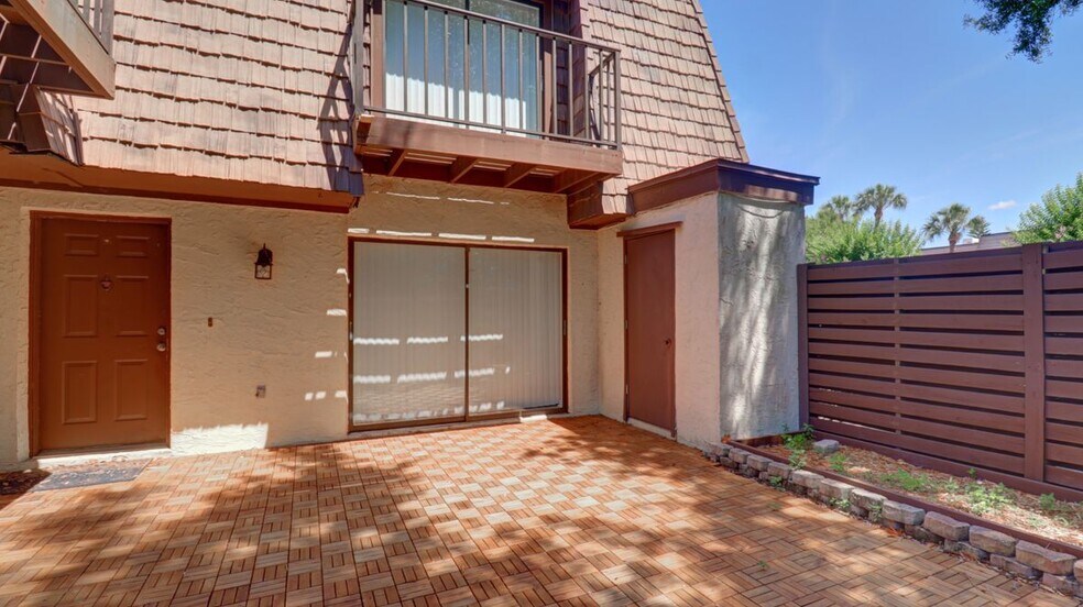Building Photo - 15206 W Pond Woods Dr