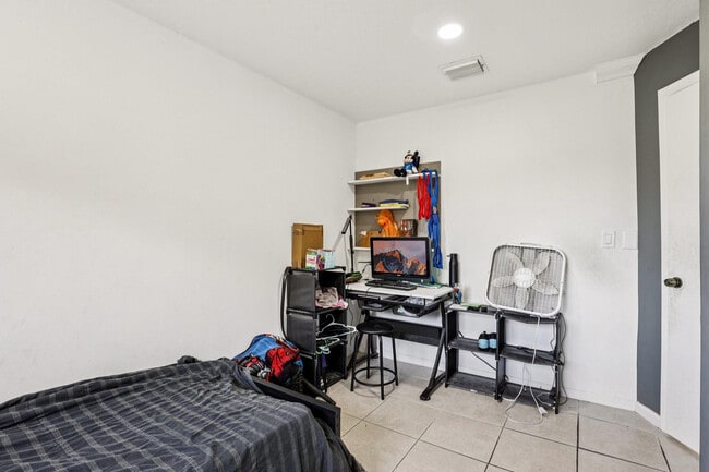 Building Photo - 5843 Woodlands Blvd